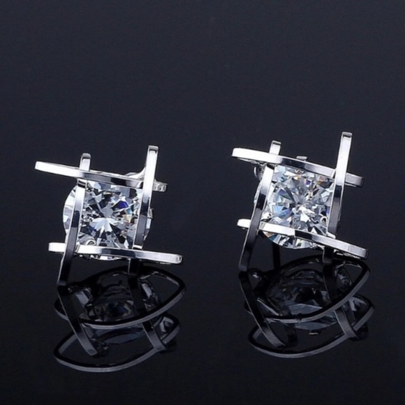 **New **Silver 3D Cage Diamond Stud Earrings - Picture 3 of 7